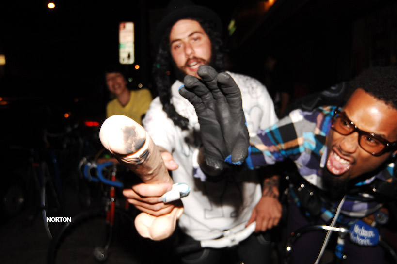 Bombs Over Northpark @ U-31 & Artshow @ Maida, photograph 74