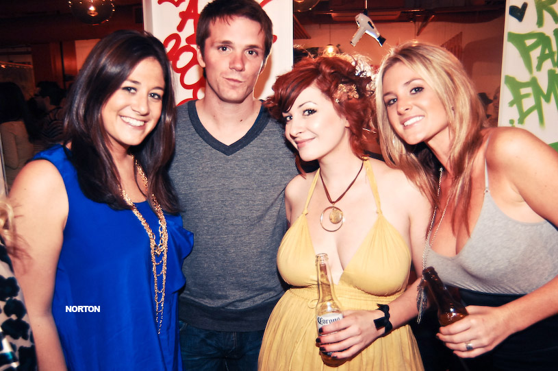 Disconnected Salon's Anniversary Party - U-31, photograph 4