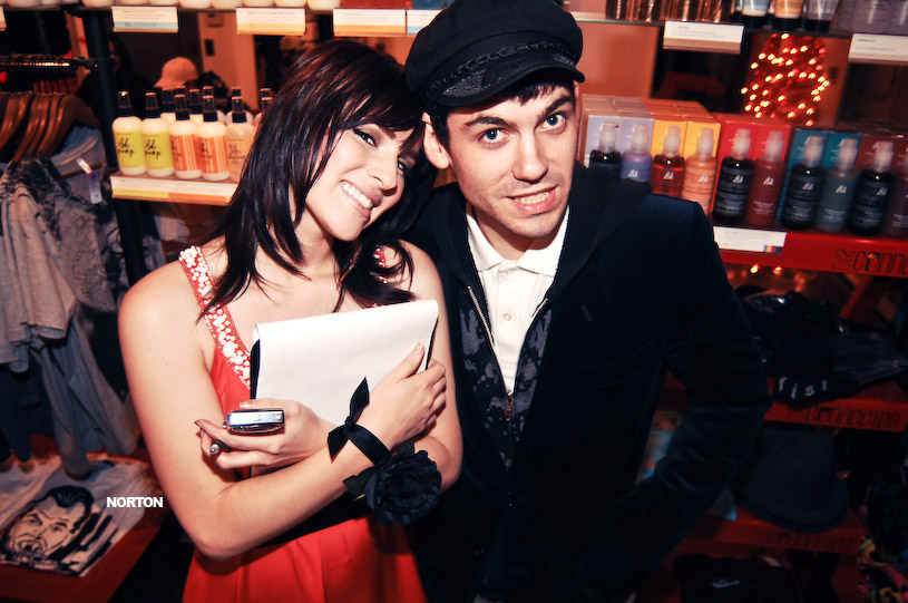 Disconnected Salon's Anniversary Party - U-31, photograph 23