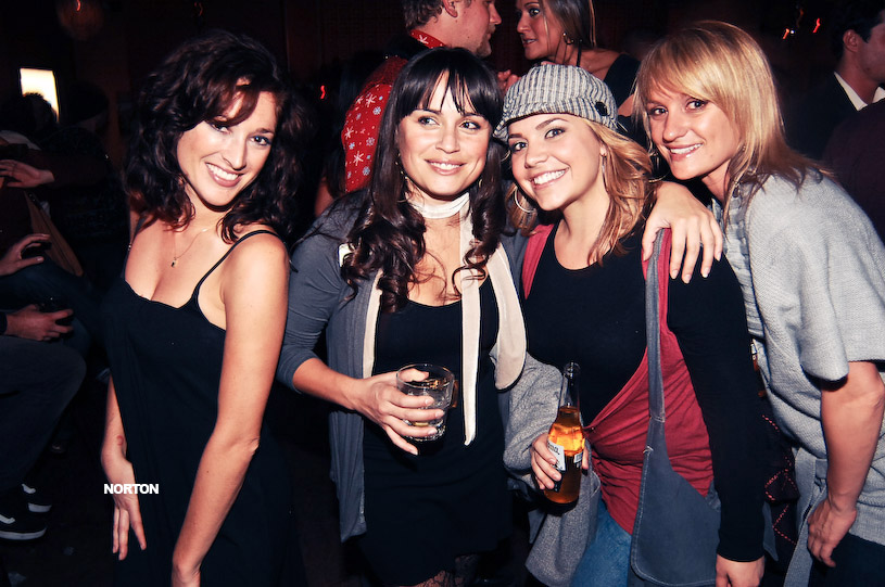 Disconnected Salon's Anniversary Party - U-31, photograph 123