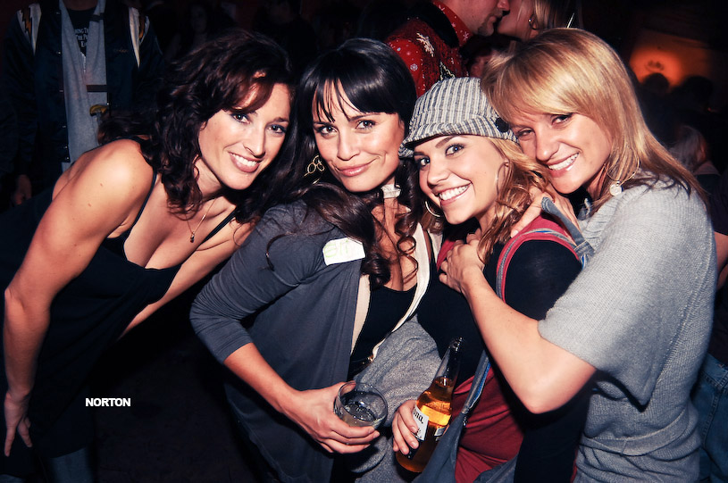 Disconnected Salon's Anniversary Party - U-31, photograph 124