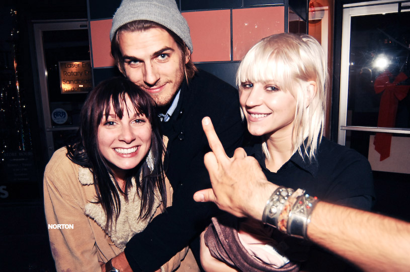 Disconnected Salon's Anniversary Party - U-31, photograph 160