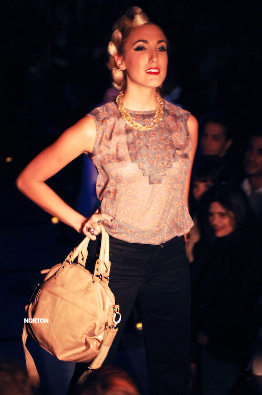 Mimi & Red Fashion show @ Hard Rock's Sweetwater, photograph 5