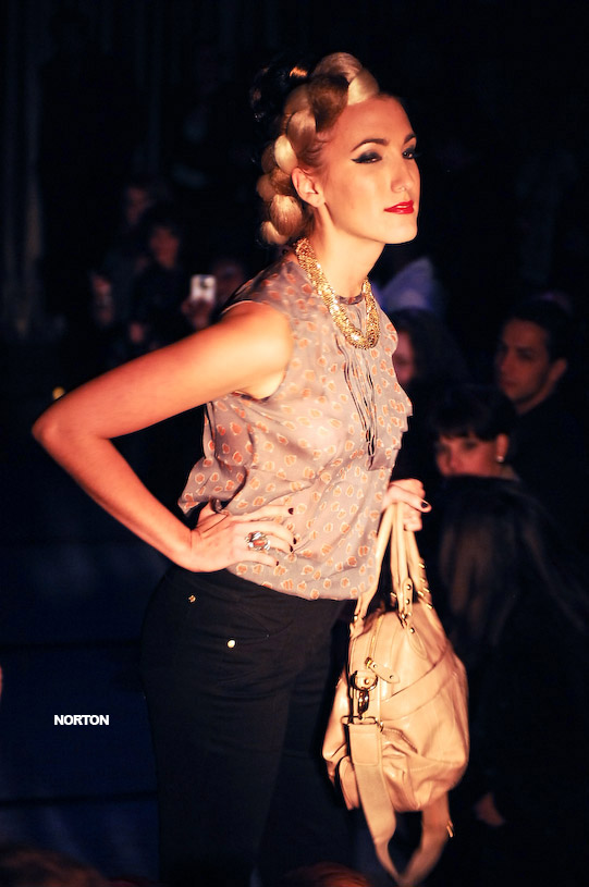 Mimi & Red Fashion show @ Hard Rock's Sweetwater, photograph 6
