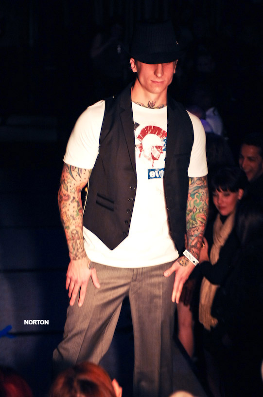 Mimi & Red Fashion show @ Hard Rock's Sweetwater, photograph 13