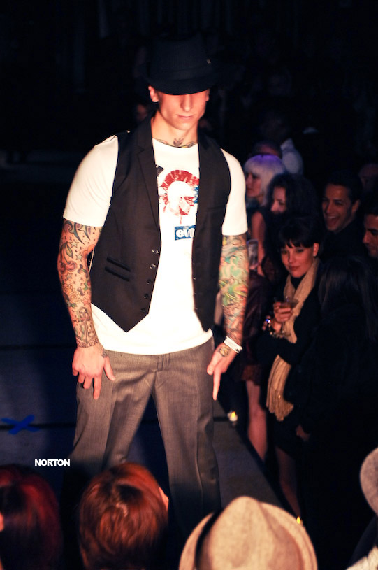 Mimi & Red Fashion show @ Hard Rock's Sweetwater, photograph 14