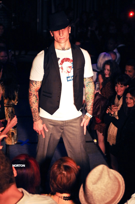 Mimi & Red Fashion show @ Hard Rock's Sweetwater, photograph 15