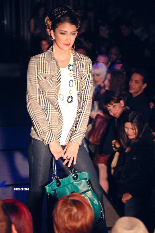Mimi & Red Fashion show @ Hard Rock's Sweetwater, photograph 26