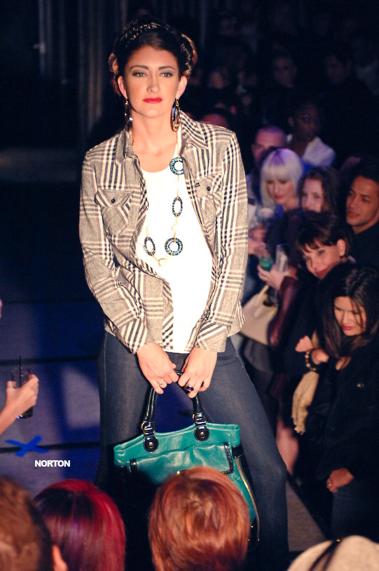 Mimi & Red Fashion show @ Hard Rock's Sweetwater, photograph 29