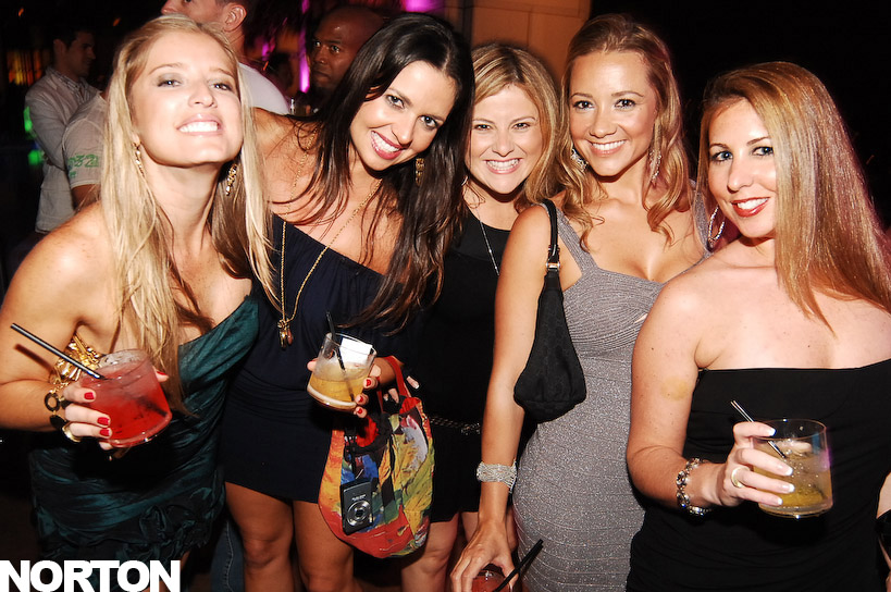 Kin Lounge Grand Re-Opening, photograph 84