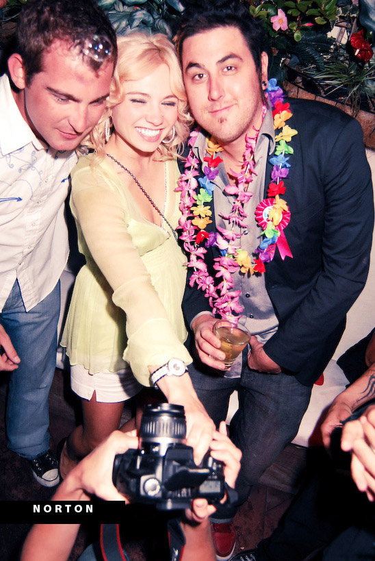 Neil's Birthday Soiree @ the Lei Lounge, photograph 8
