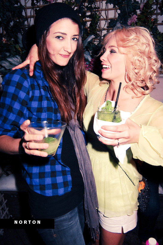Neil's Birthday Soiree @ the Lei Lounge, photograph 15