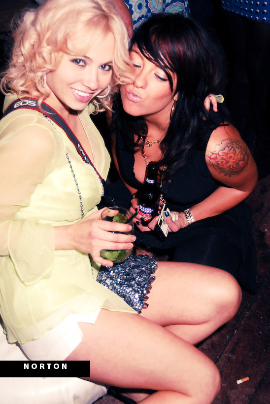 Neil's Birthday Soiree @ the Lei Lounge, photograph 64