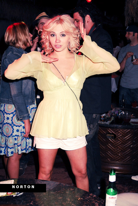 Neil's Birthday Soiree @ the Lei Lounge, photograph 78