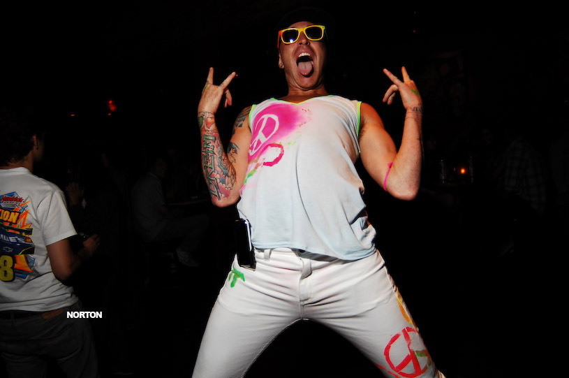 Neon Party @ U-31, photograph 23