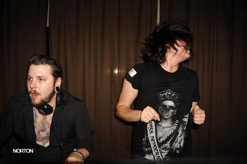 Disco Villians @ U31 - Shark Attack @ The Office, photograph 21
