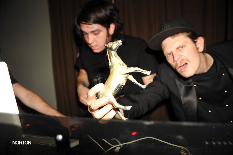 Disco Villians @ U31 - Shark Attack @ The Office, photograph 36
