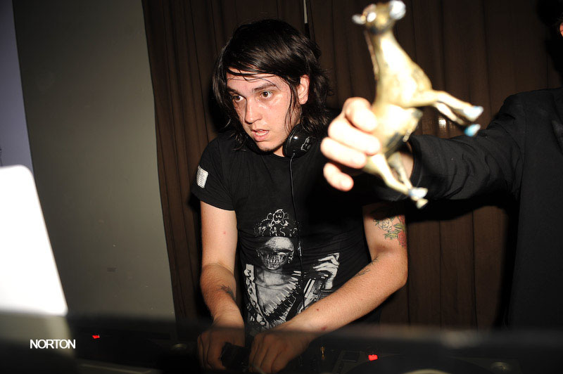 Disco Villians @ U31 - Shark Attack @ The Office, photograph 37