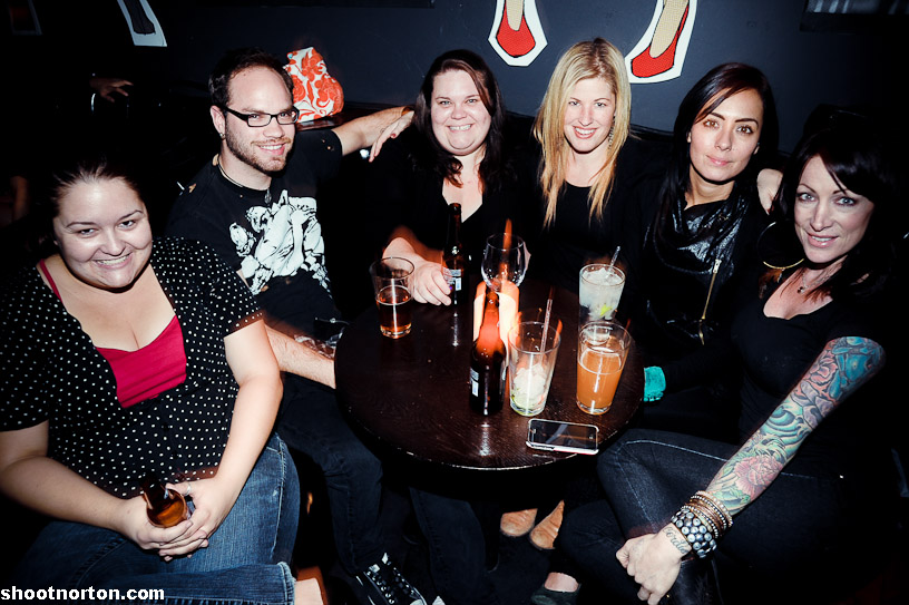 LESANDS + THE HOWLS @ Office Bar, photograph 44