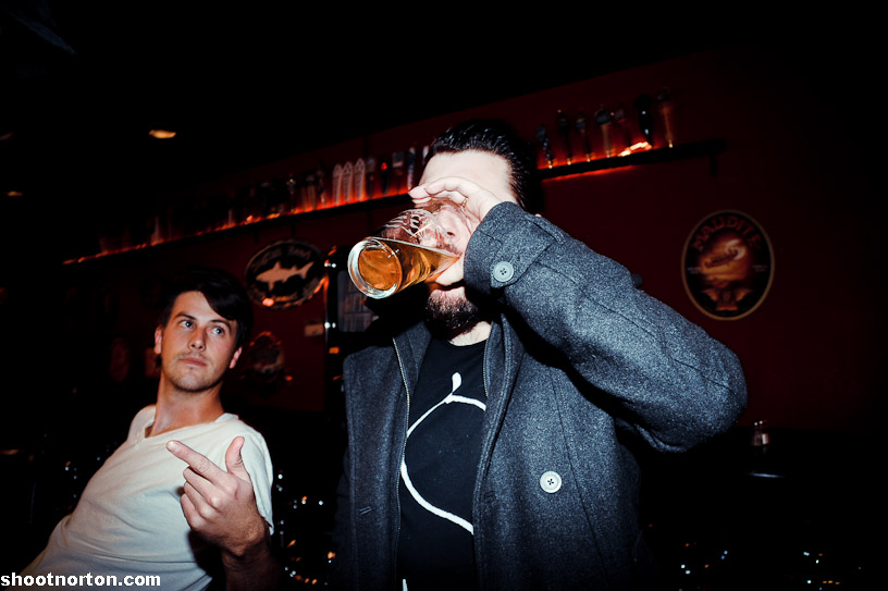 LESANDS + THE HOWLS @ Office Bar, photograph 73