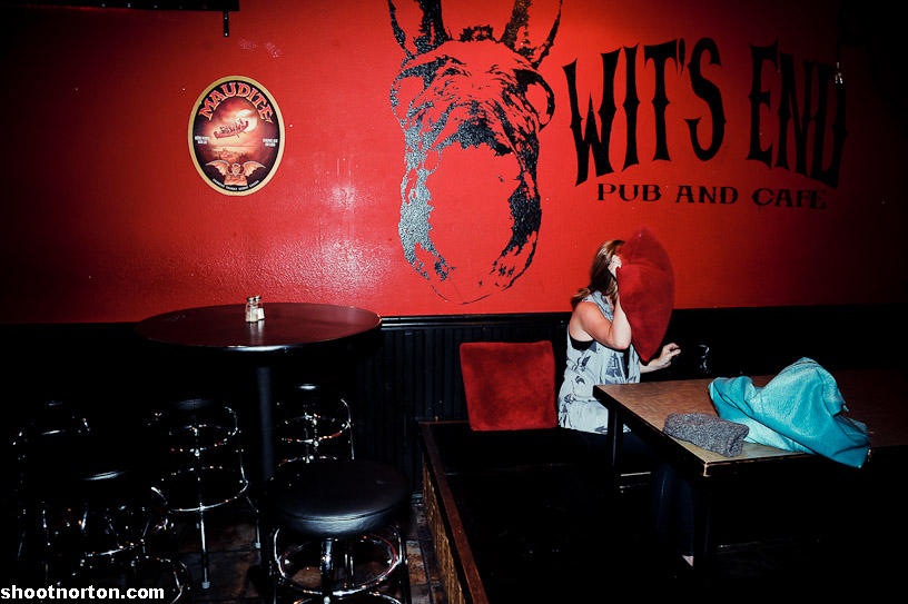 LESANDS + THE HOWLS @ Office Bar, photograph 74