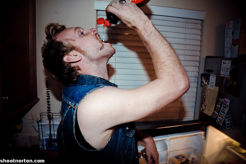 LESANDS + THE HOWLS @ Office Bar, photograph 86