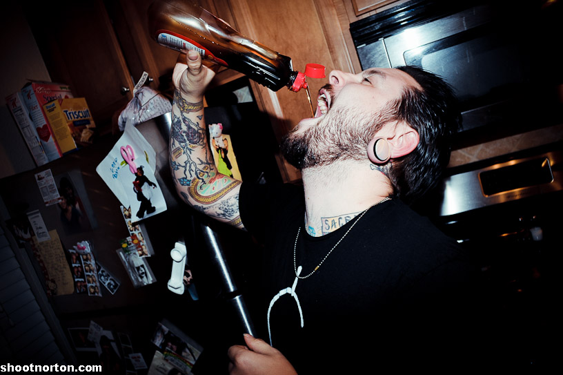LESANDS + THE HOWLS @ Office Bar, photograph 88