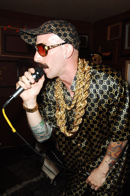 Microphone Mike @ Tin Can, photograph 4