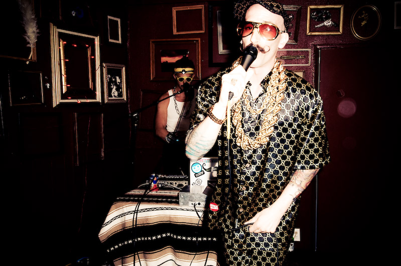 Microphone Mike @ Tin Can, photograph 6