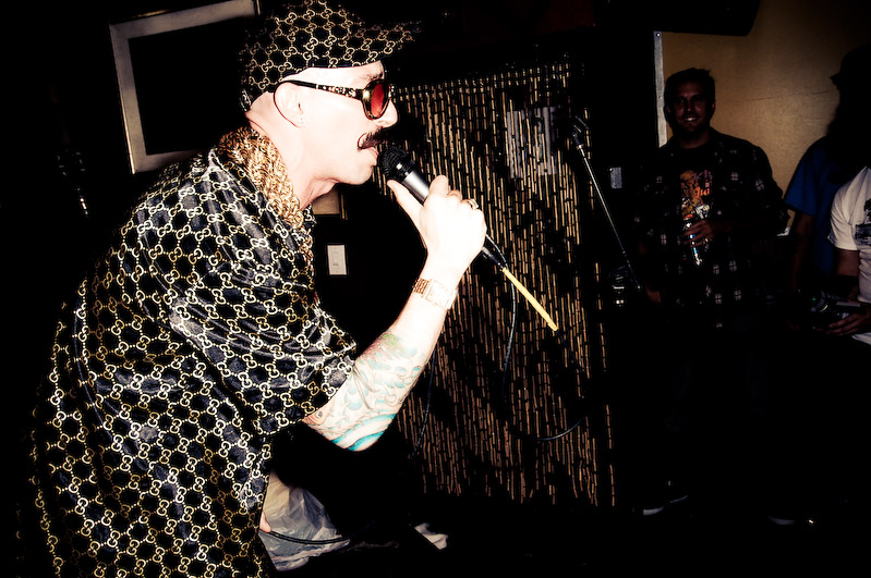 Microphone Mike @ Tin Can, photograph 9