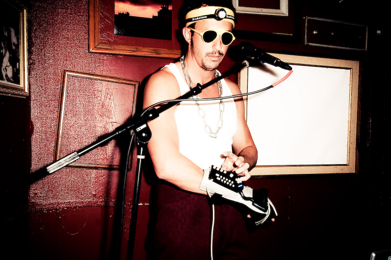 Microphone Mike @ Tin Can, photograph 11