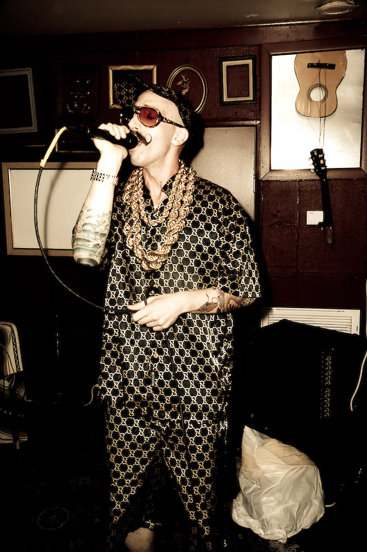 Microphone Mike @ Tin Can, photograph 13