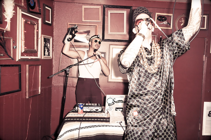 Microphone Mike @ Tin Can, photograph 15