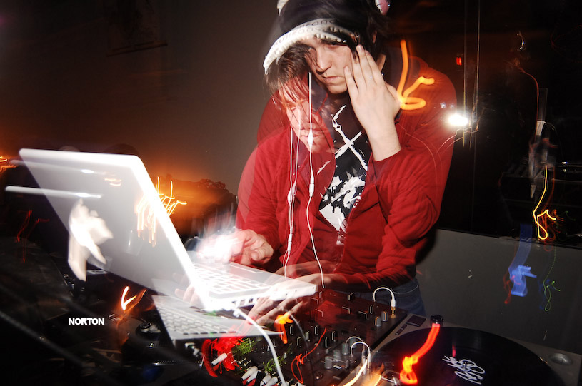 Tuesday night @ U-31 & Office Bar, photograph 21