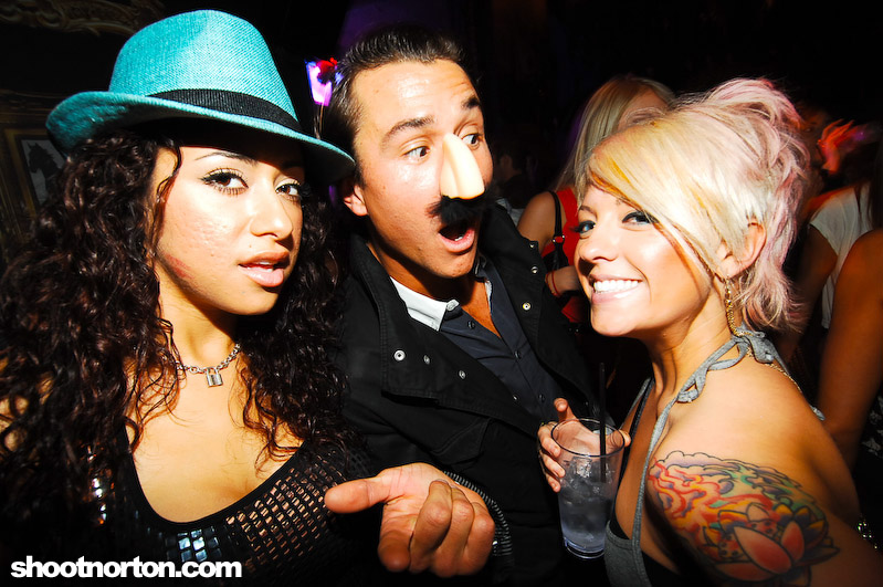 JFK of MSTRKRFT + La Riots @ Voyeur, photograph 15