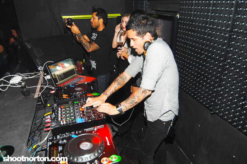 JFK of MSTRKRFT + La Riots @ Voyeur, photograph 26