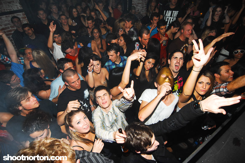 JFK of MSTRKRFT + La Riots @ Voyeur, photograph 122