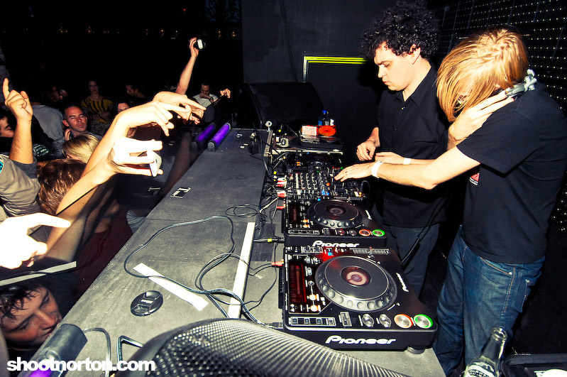 Simian Mobile Disco @ Voyeur, photograph 135