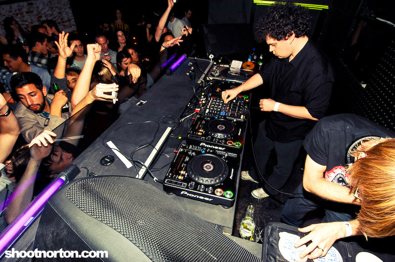 Simian Mobile Disco @ Voyeur, photograph 136