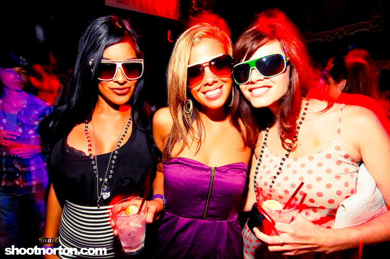 Voyeur & DiscoverSD 's 'Road to WMC' party, photograph 6