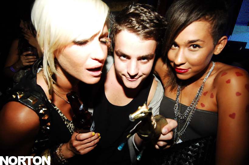 Glass Candy @ Voyeur, photograph 33