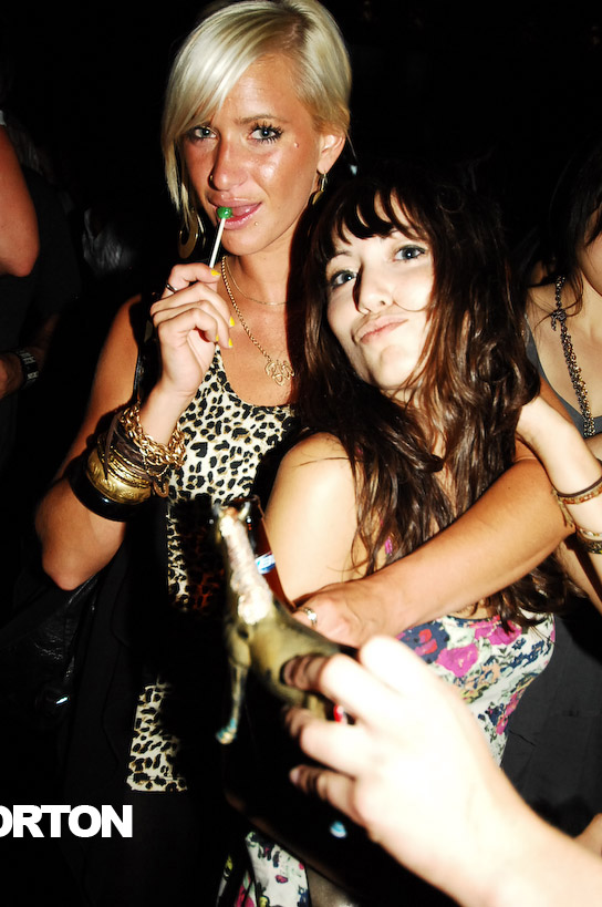 Glass Candy @ Voyeur, photograph 37