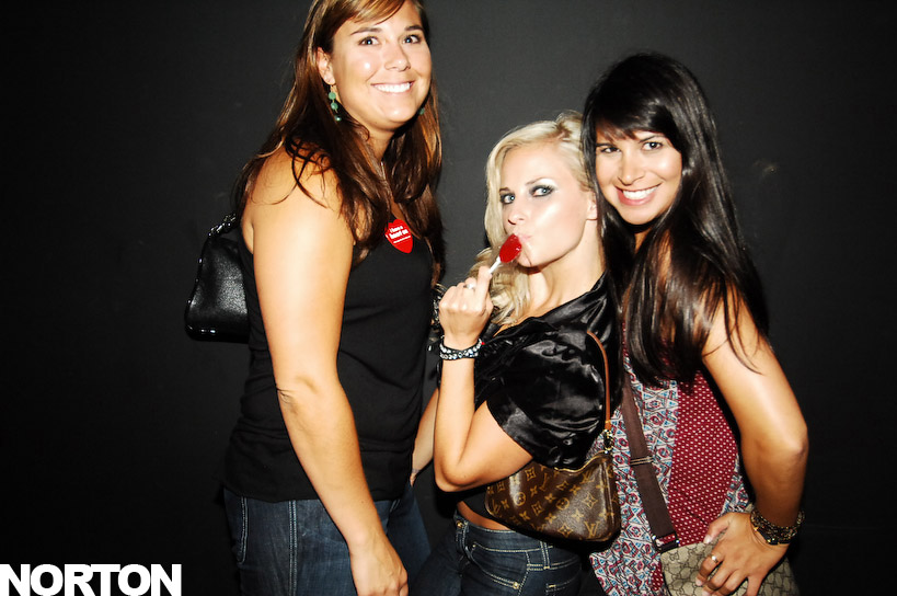 Glass Candy @ Voyeur, photograph 62
