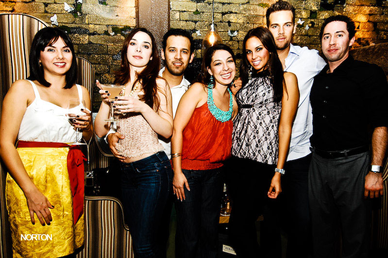 Wednesday Wanderings - Syrah, Voyeur, Bar Pink, photograph 8