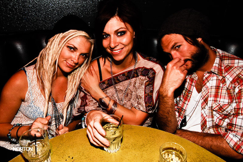 Wednesday Wanderings - Syrah, Voyeur, Bar Pink, photograph 59